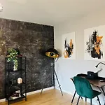 Central Boutique Apartment - Self Check-In